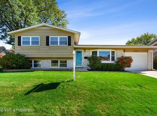 2619 N Ridge Ave, Arlington Heights, IL 60004