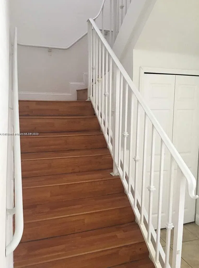 2 bed, 2.5 bath, 1150 sqft, $2,400 — Photo 4