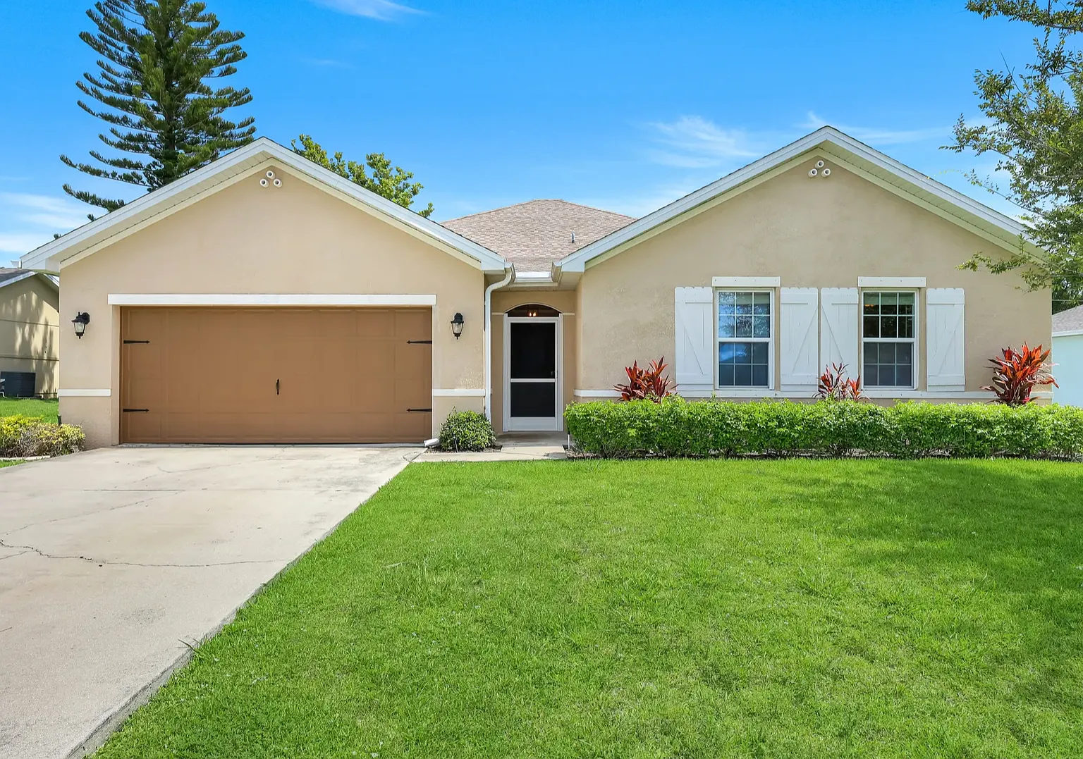 4 bed, 2319 sqft, $2,500 — Photo 1