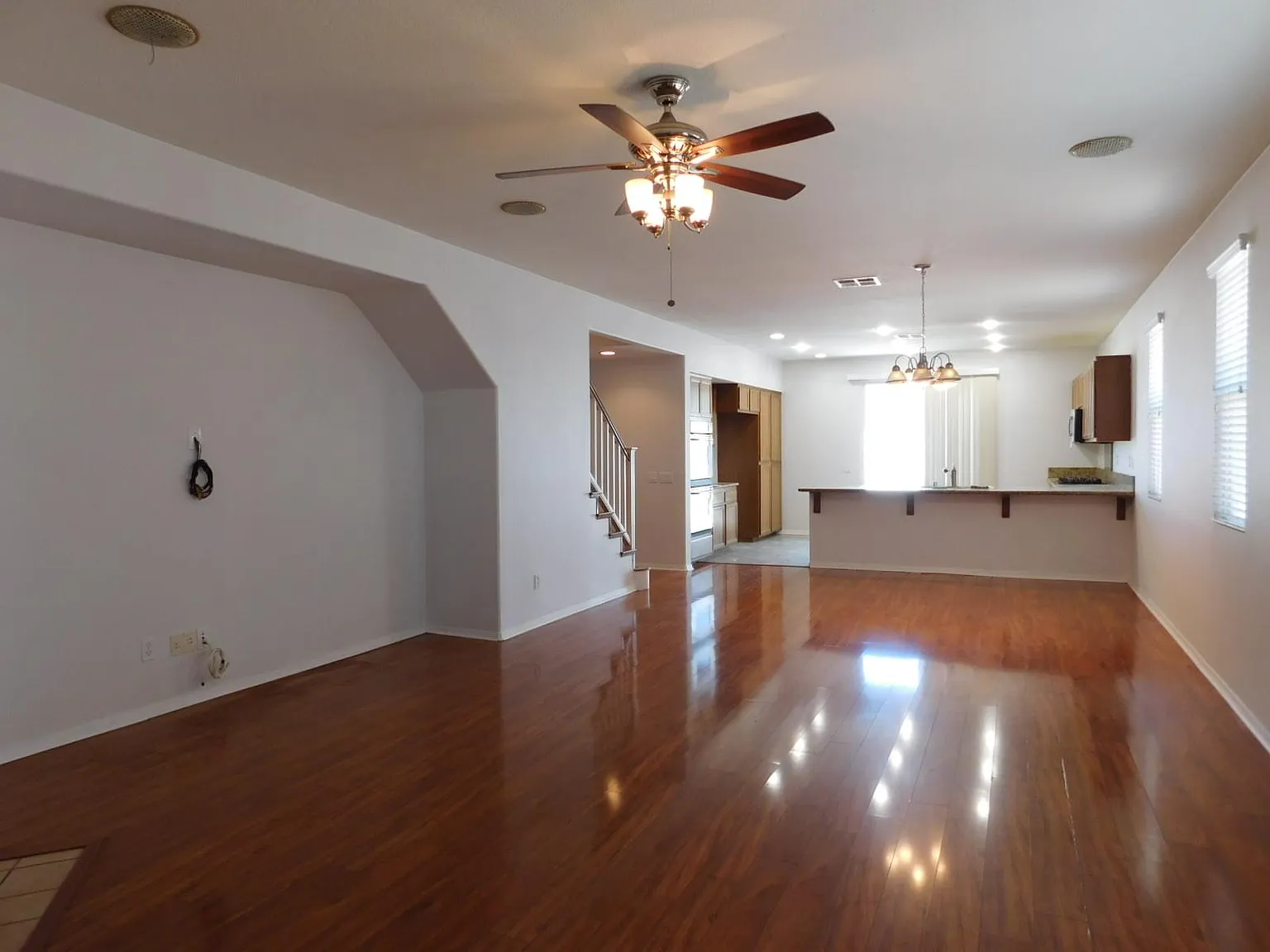 4 bed, 2386 sqft, $3,000 — Photo 4