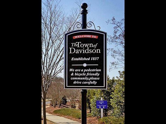 close to Downtown Historic D