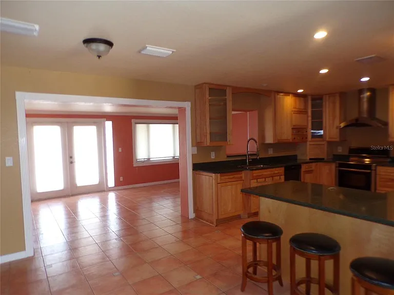 270 Belaire Ct — Photo 4