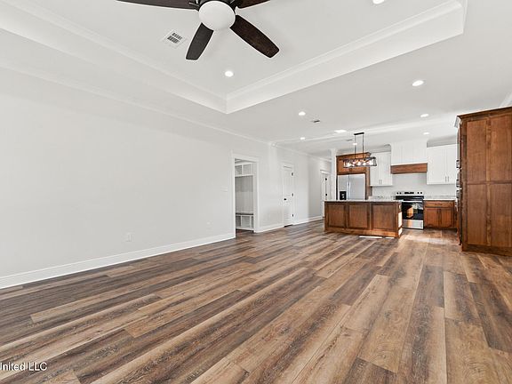 5th image of 210 Marshall Smith Rd