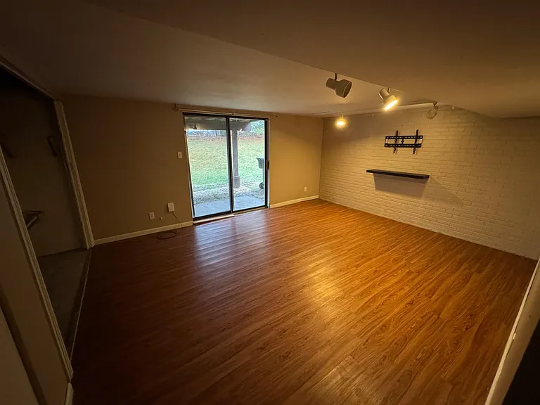 211 Parkwood Dr — Photo 19