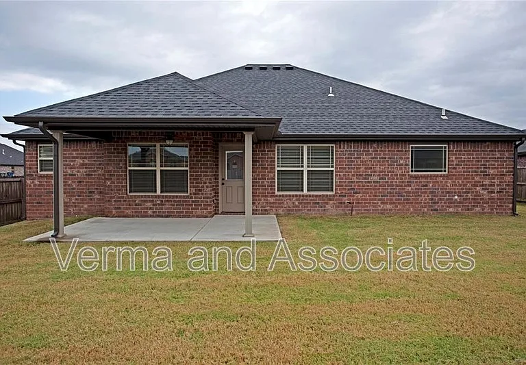 1906 Cypress St — Photo 3