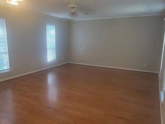 4th image of 15 Lakewood Ct