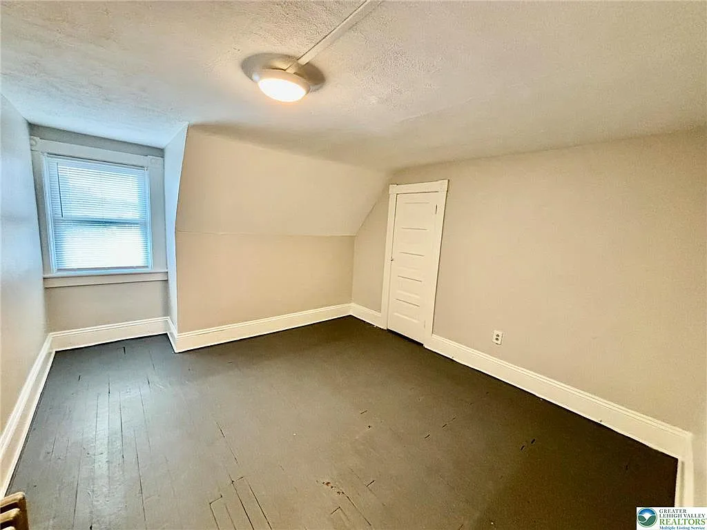 2 bed, 1.5 bath, 640 sqft, $1,600 — Photo 2