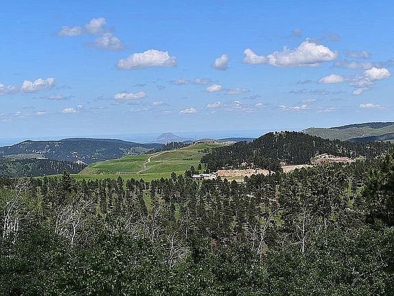 4th image of 400 Mountain View Dr