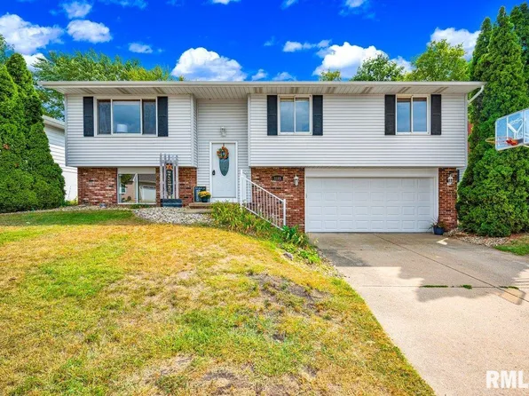 2108 Marigold Dr, Pekin, IL 61554