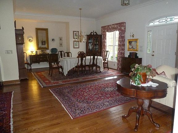 3rd image of 400 Hazelridge Ln