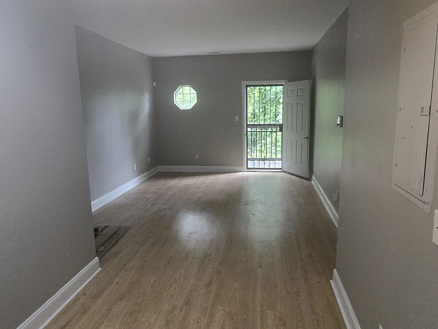 4 bed, 2.5 bath, 2610 sqft, $1,800 — Photo 2