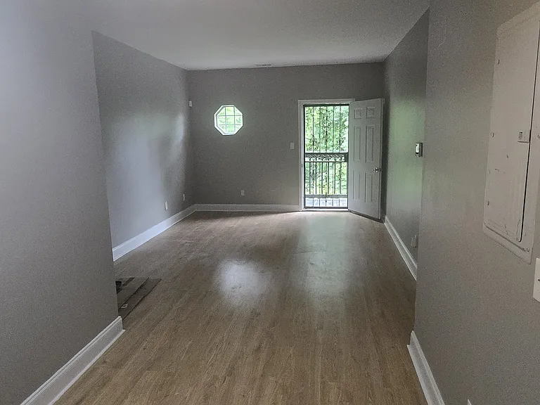492 Pierce Ave NW — Photo 2