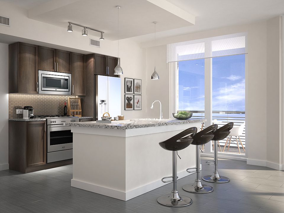 1st image of 606 E Broward Blvd