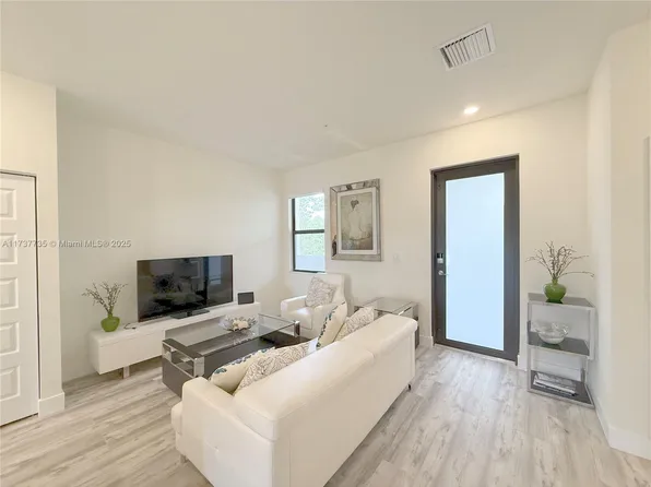 7925 NW 104th Ave #23, Doral, FL 33178