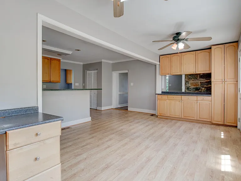8215 Chestnut Grove Rd — Photo 5