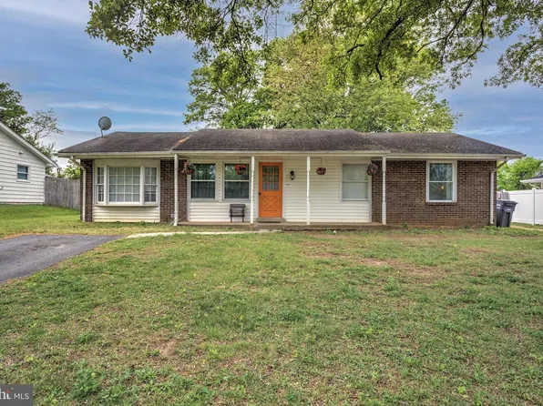 402 Williamsburg Rd, Sterling, VA 20164