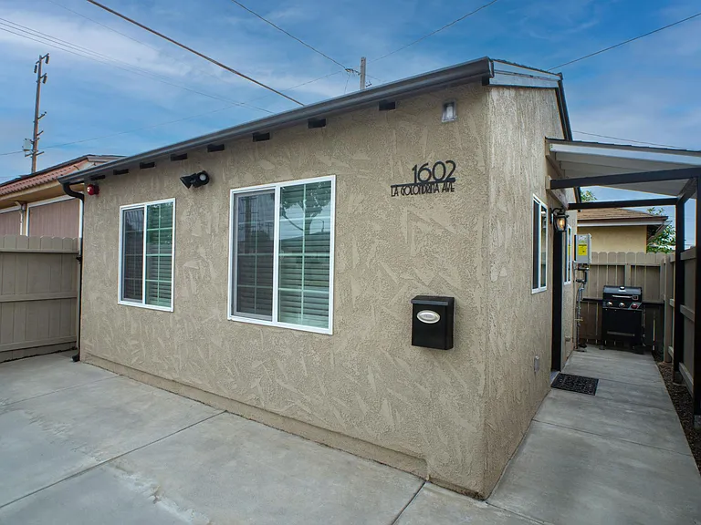 1602 La Golondrina Ave — Photo 1