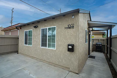 1602 La Golondrina Ave Photo 1