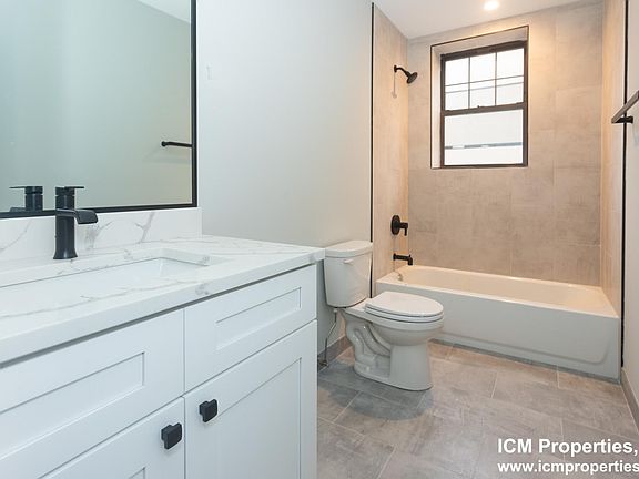 4th image of 4417 N Seeley Ave #2