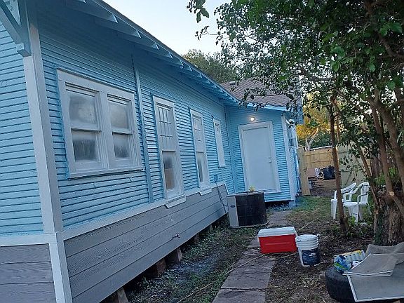 4th image of 410 E Fordyce Ave