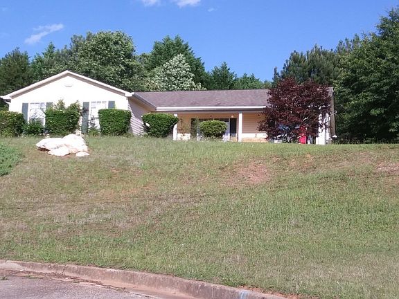 2nd image of 115 Live Oak Dr