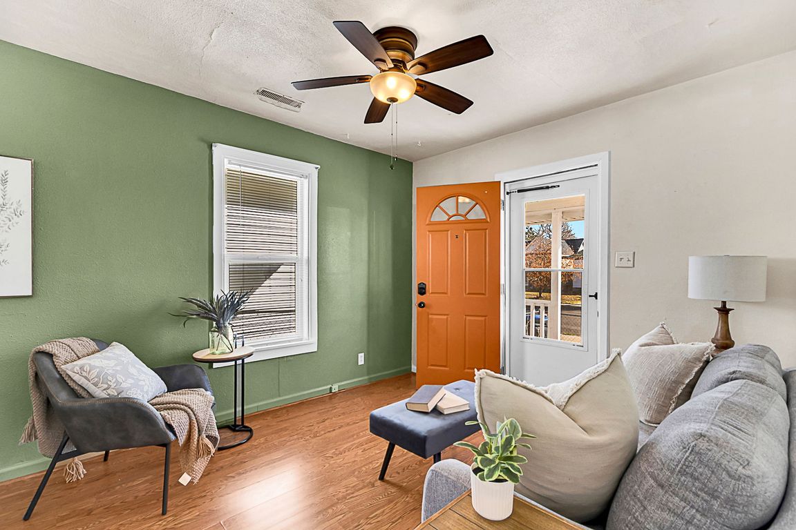 next background image