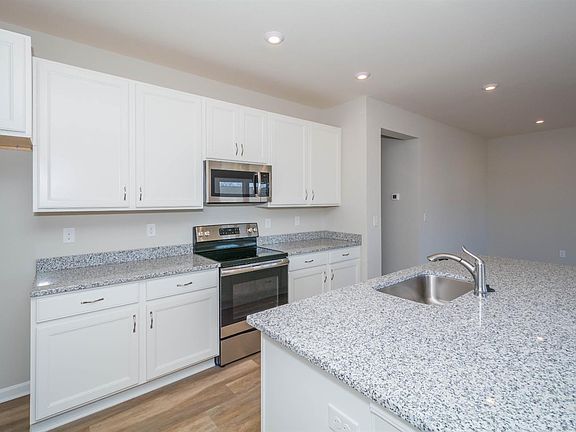 2nd image of 2621 Leonardo Way