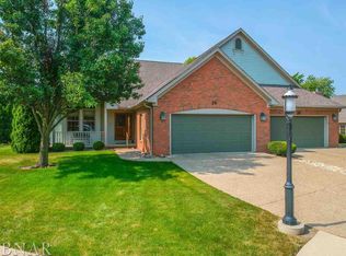 26 Aspen Ct, Bloomington, IL