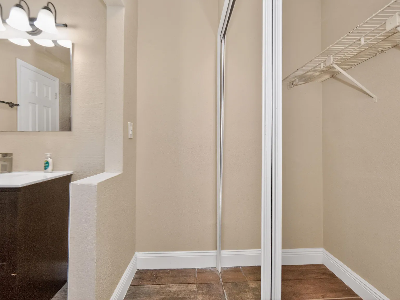 4 bed, 2.0 bath, 1500 sqft, $910 — Photo 4