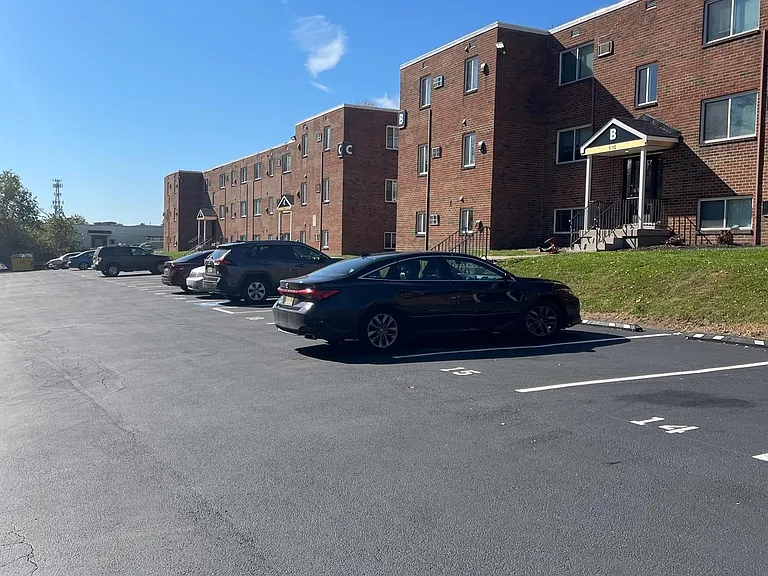 Laura Lane Apartments — Photo 24