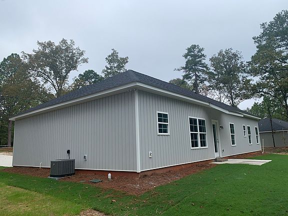 3rd image of 552 Hillman Street