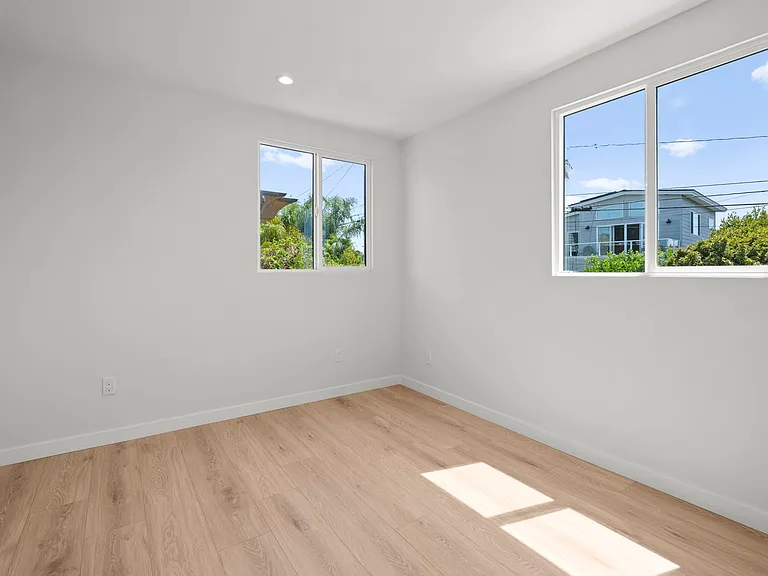 3611 Riviera Dr — Photo 35
