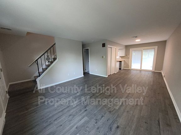 3rd image of 806 S Armour St