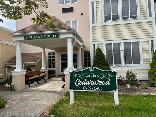 3 Village Cir APT 408, Stroudsburg, PA 18360