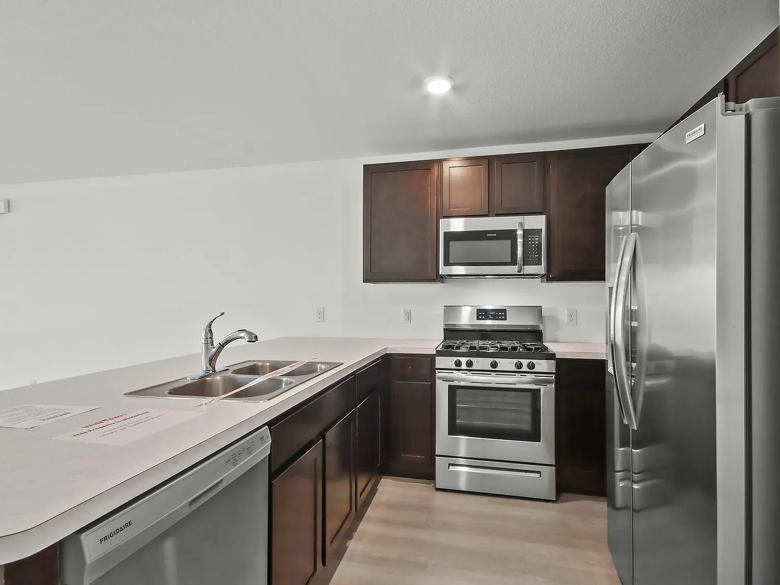 4 bed, 2.0 bath, 1690 sqft, $2,400 — Photo 4