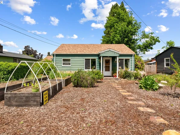 1064 Tyler Ave, Cottage Grove, OR 97424