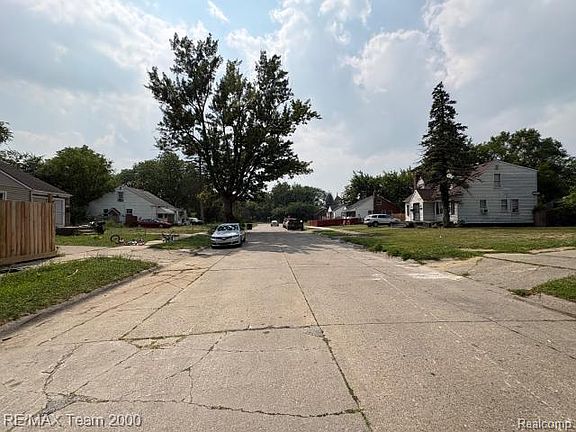 4th image of 15245 Novara St