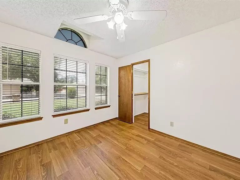 810 Castleview Dr — Photo 25