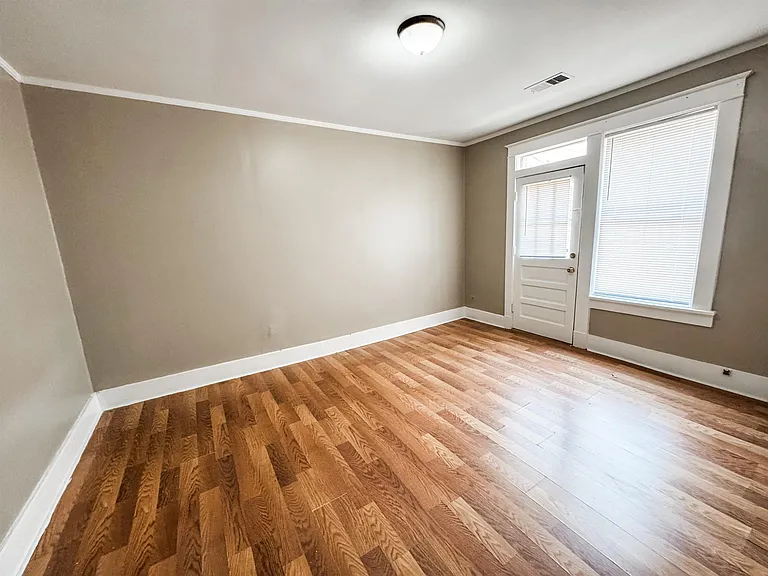 1659 Jackson Ave — Photo 11