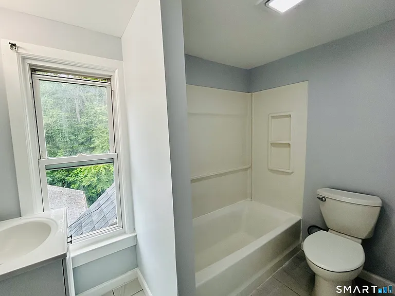 207 E Main St — Photo 11