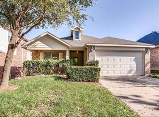 10420 Sixpence Ln, Fort Worth, TX 76108