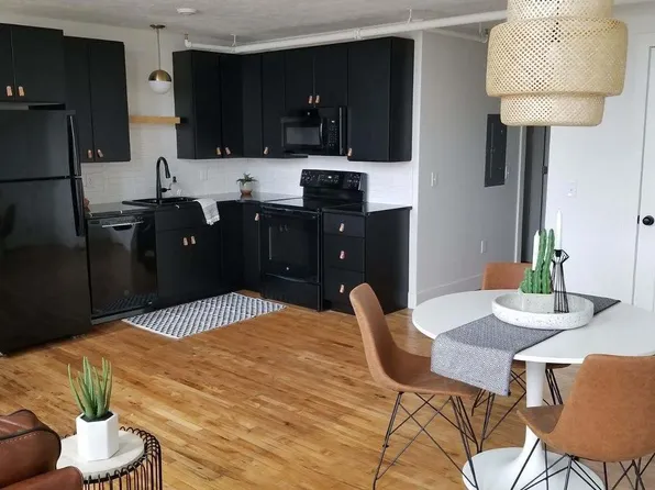 118 Locust St APT 204, Allegan, MI 49010