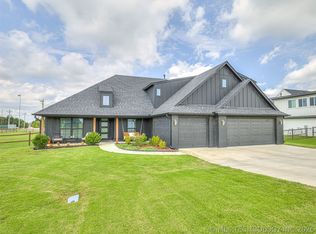 2334 W Maple St, Collinsville, OK 74021