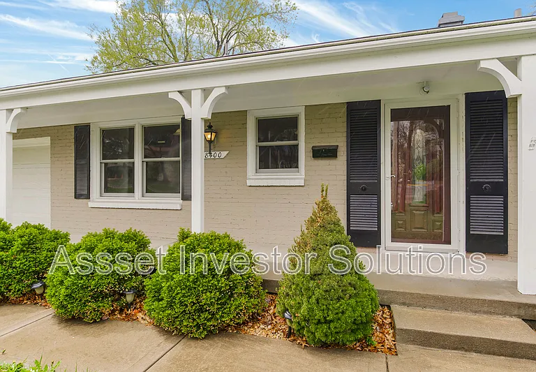 8400 State Line Rd — Photo 2