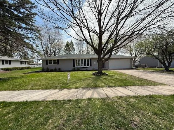 824 Voelker St, De Pere, WI 54115