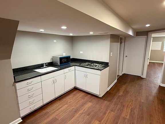 4th image of 1514 East Ave #G