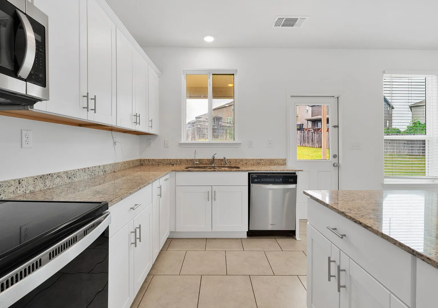 Charming 4-Bedroom Home in Cinco Lakes Community Amenities & Prime Location! — Photo 4