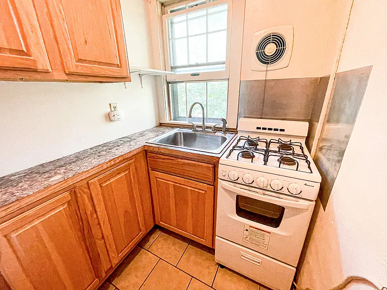 207 Kelvin Pl — Photo 13