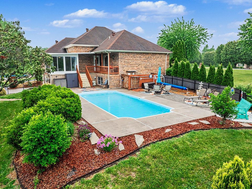 1st image of 778 Fox Run Ln