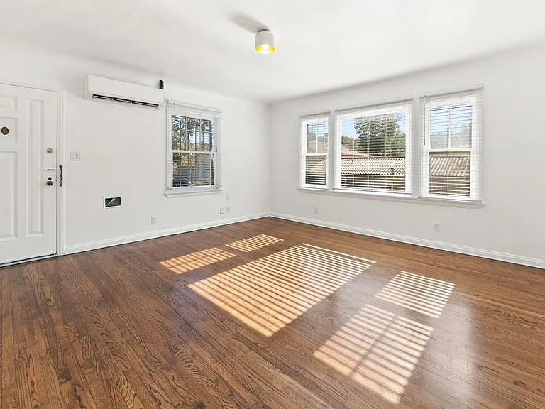 1858 Westerly Ter — Photo 4